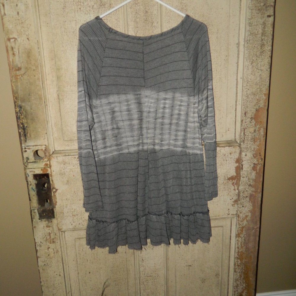 Nu Label Thermal Ruffle Bottom Top Size Large (R-26) - Picture 5 of 5